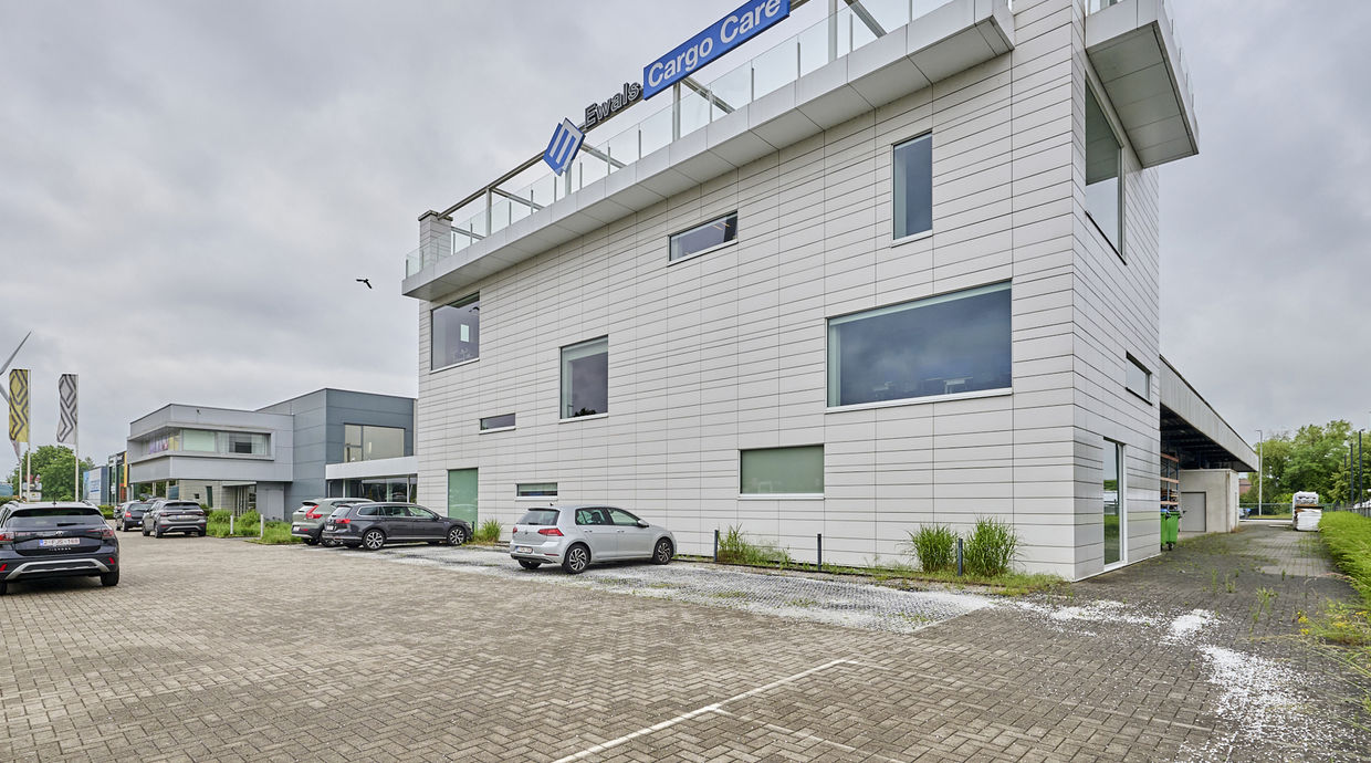 Industrieel gebouw te koop in Genk