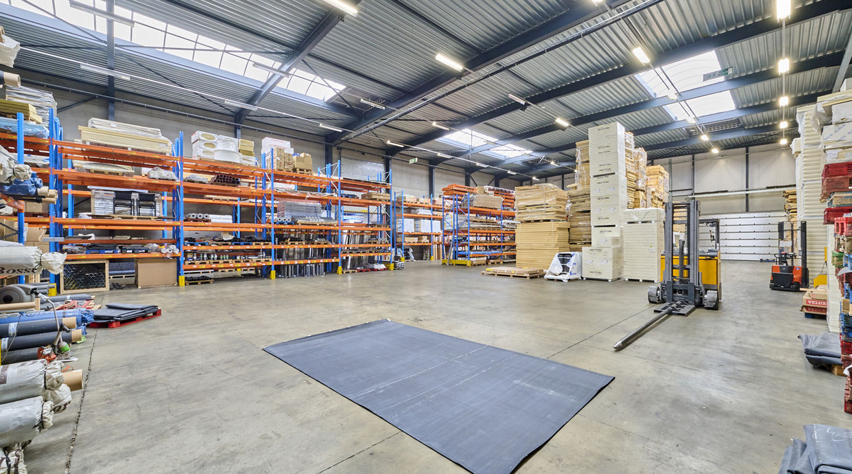 Industrieel gebouw te koop in Genk