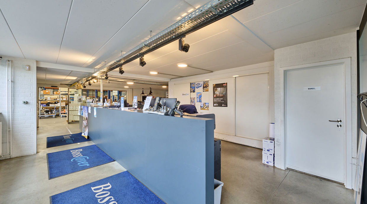 Industrieel gebouw te koop in Genk