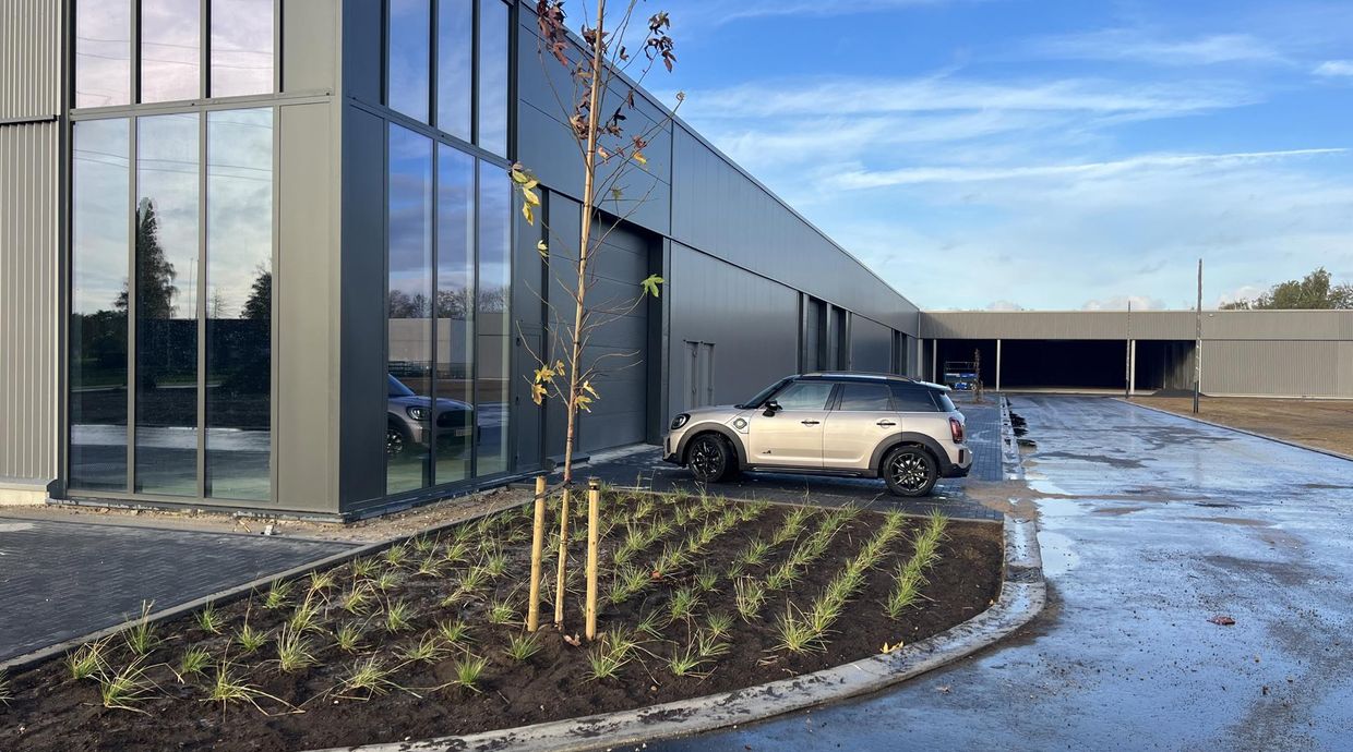 Industrieel gebouw te koop in Maaseik