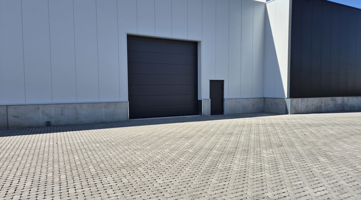 Industrieel gebouw te koop in Maaseik