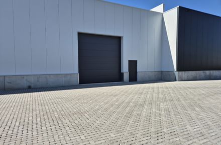 Industrieel gebouw te koop in Maaseik