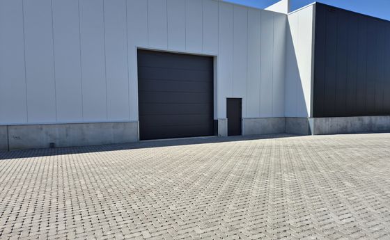 Industrieel gebouw te koop in Maaseik