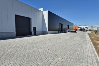 Industrieel gebouw te koop in Maaseik