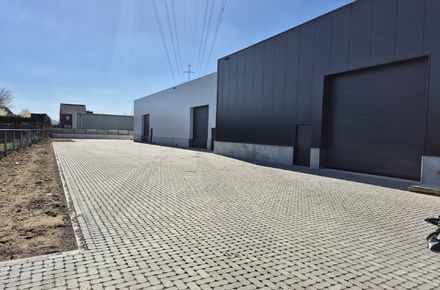 Industrieel gebouw te koop in Maaseik