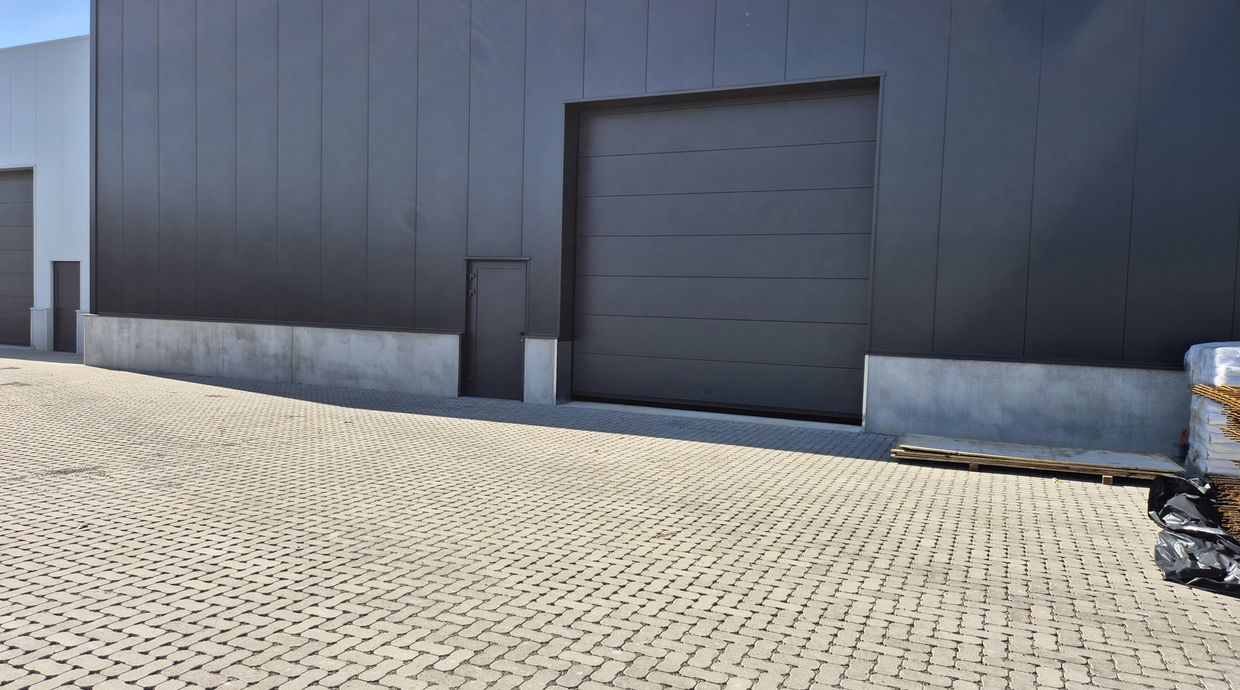 Industrieel gebouw te koop in Maaseik