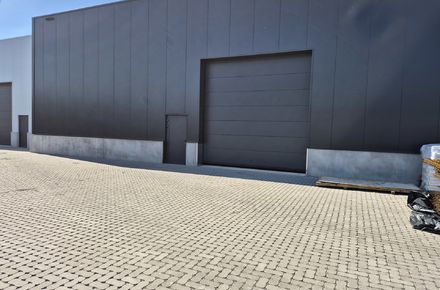 Industrieel gebouw te koop in Maaseik