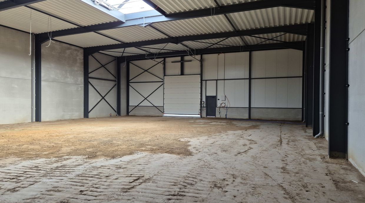 Industrieel gebouw te koop in Maaseik