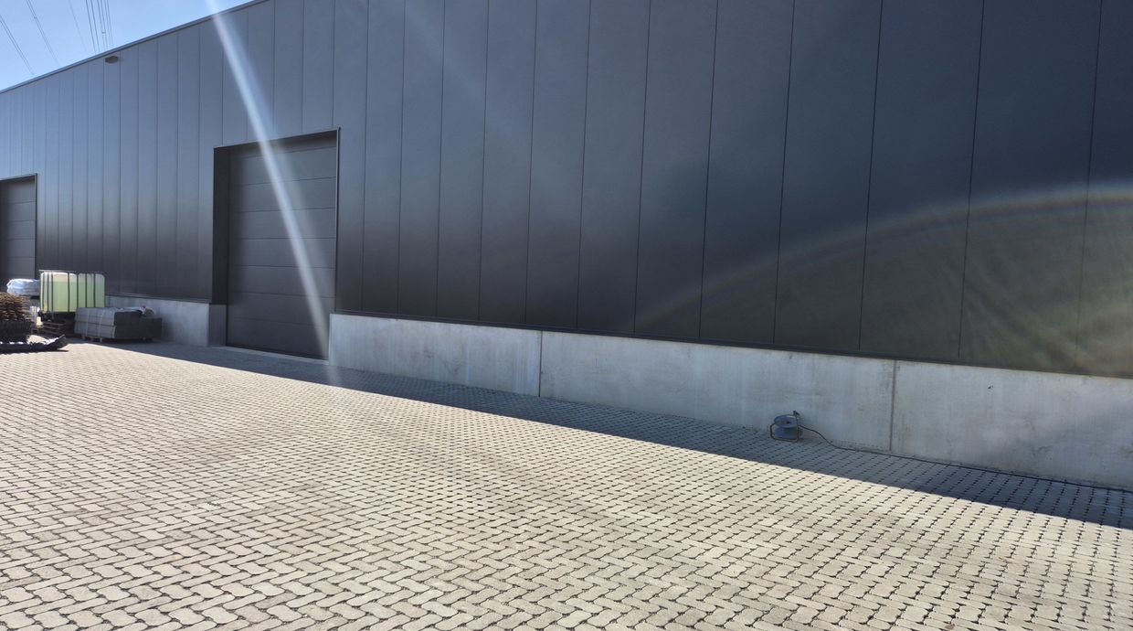 Industrieel gebouw te koop in Maaseik
