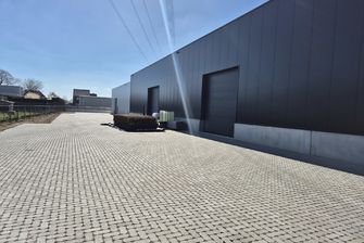 Industrieel gebouw te koop in Maaseik