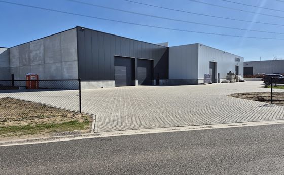 Industrieel gebouw te koop in Maaseik