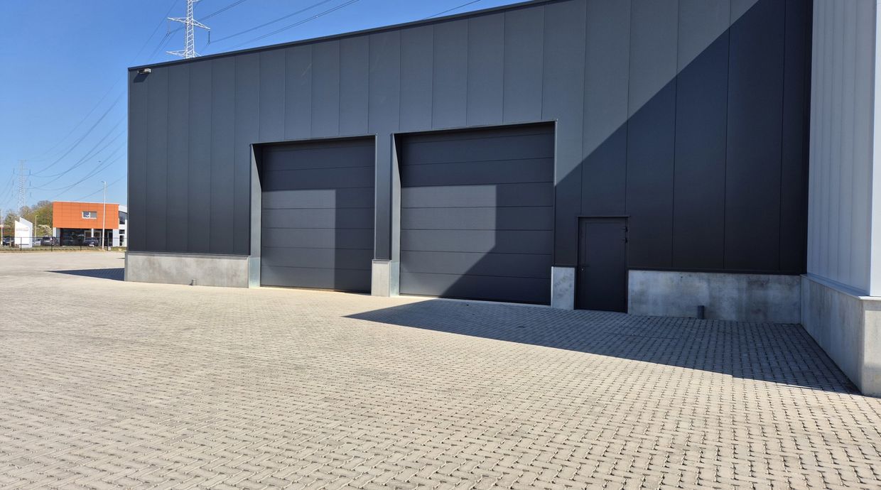 Industrieel gebouw te koop in Maaseik