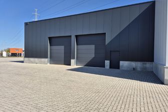 Industrieel gebouw te koop in Maaseik