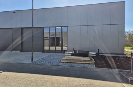 Industrieel gebouw te koop in Maaseik
