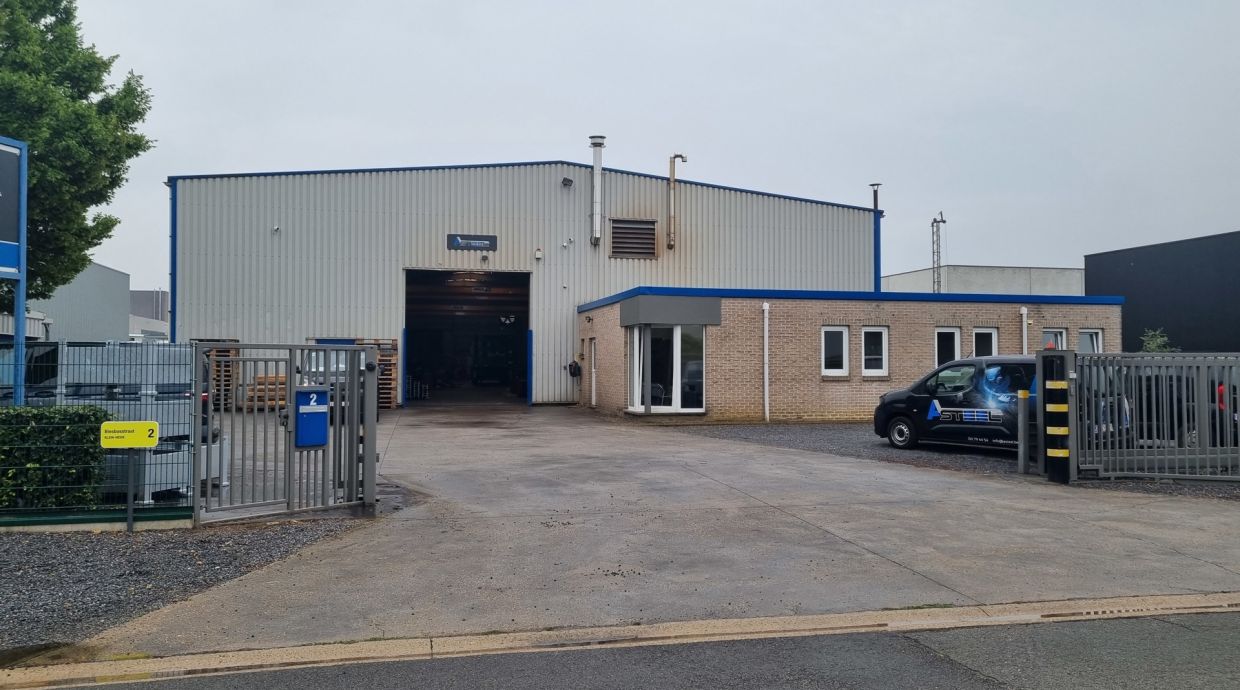 Industrieel gebouw te koop in Meeuwen-Gruitrode