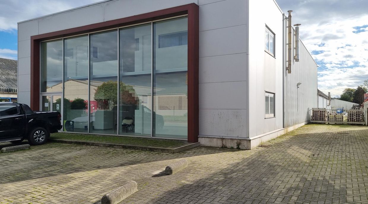 Industrieel gebouw te koop in Meeuwen-Gruitrode