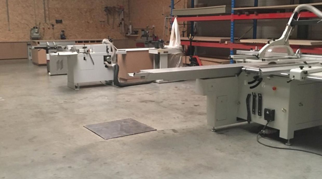 Industrieel gebouw te koop in Meeuwen-Gruitrode