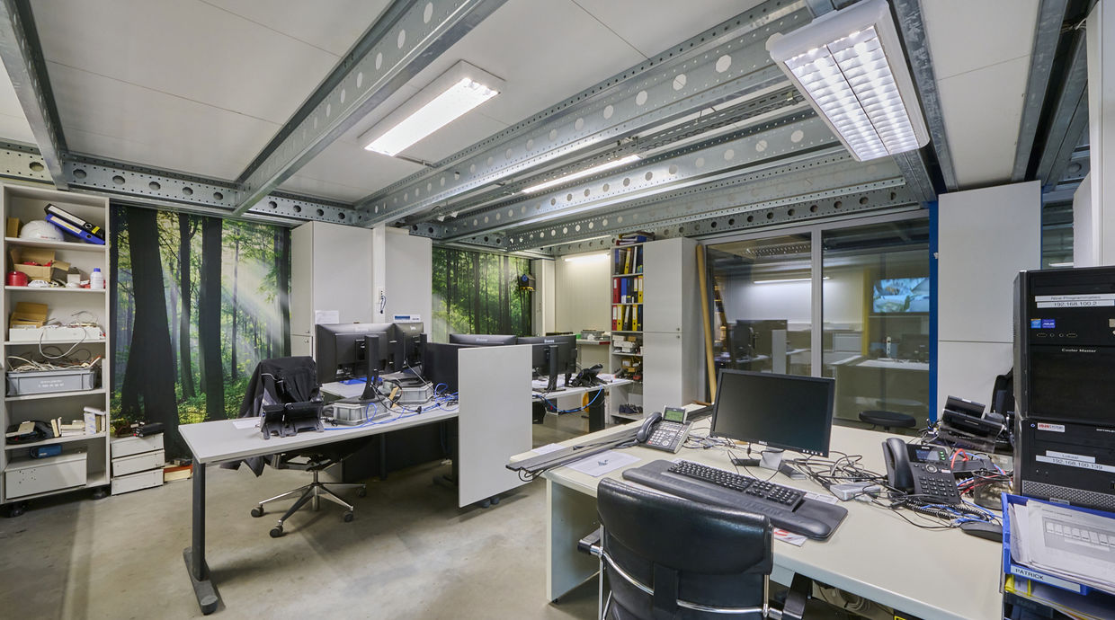 Industrieel gebouw te koop in Opglabbeek