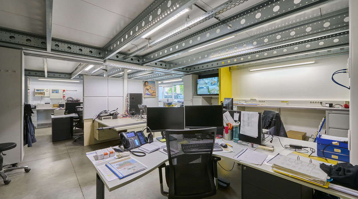 Industrieel gebouw te koop in Opglabbeek