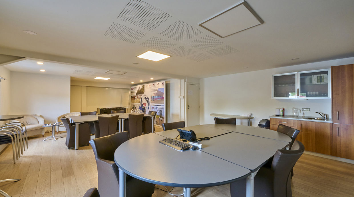 Industrieel gebouw te koop in Opglabbeek