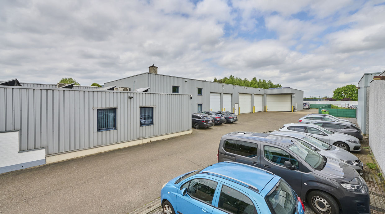 Industrieel gebouw te koop in Opglabbeek