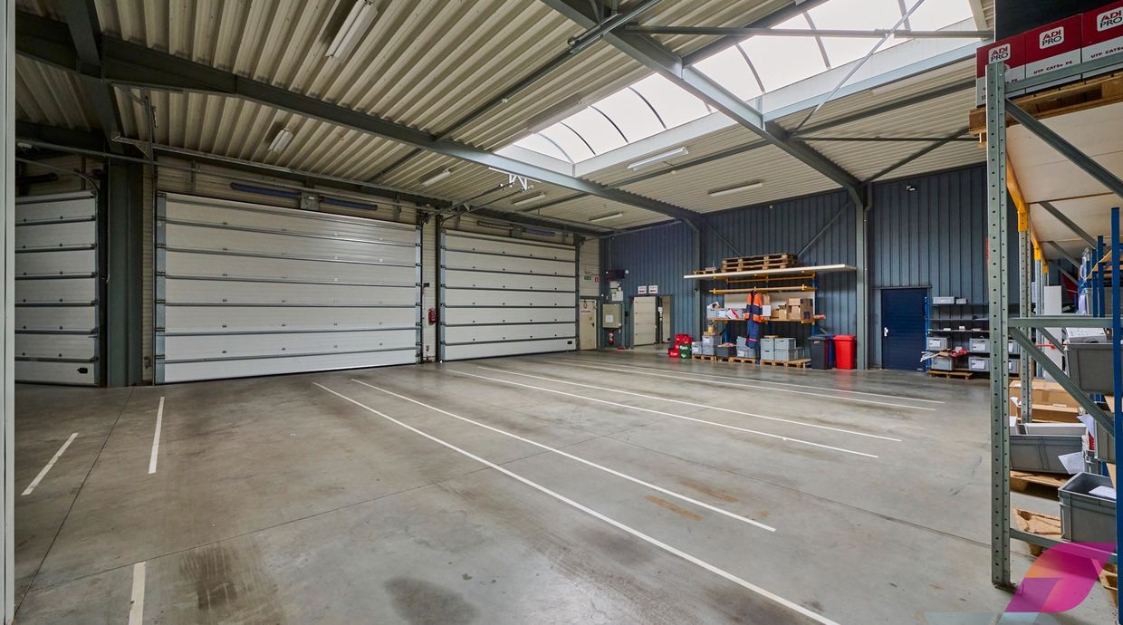 Industrieel gebouw te koop in Opglabbeek