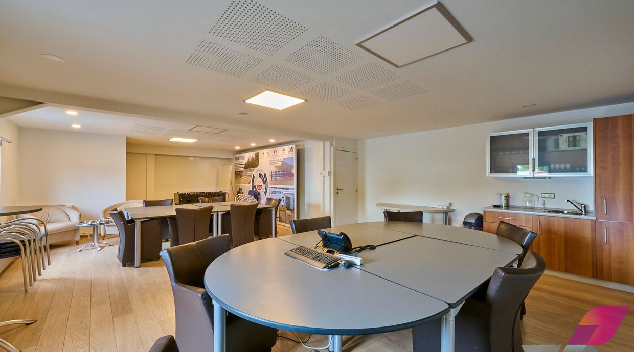 Industrieel gebouw te koop in Opglabbeek