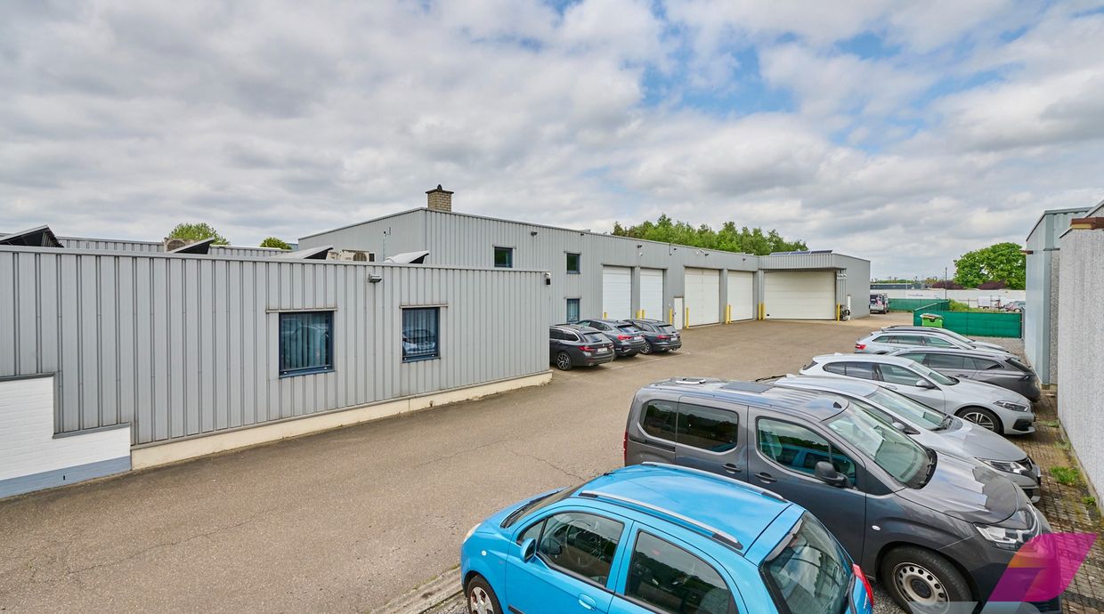 Industrieel gebouw te koop in Opglabbeek