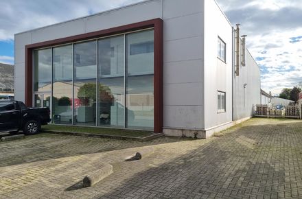 Industrieel gebouw te koop in Oudsbergen