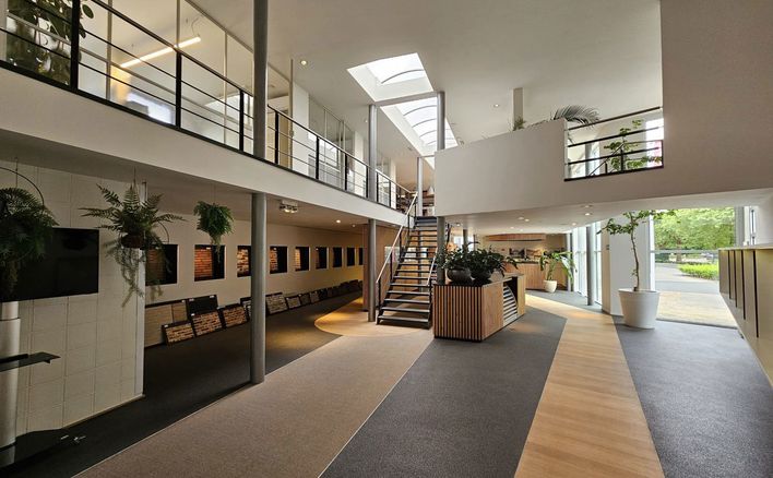 Kantoorgebouw te huur in Genk