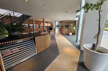 Kantoorgebouw te huur in Genk