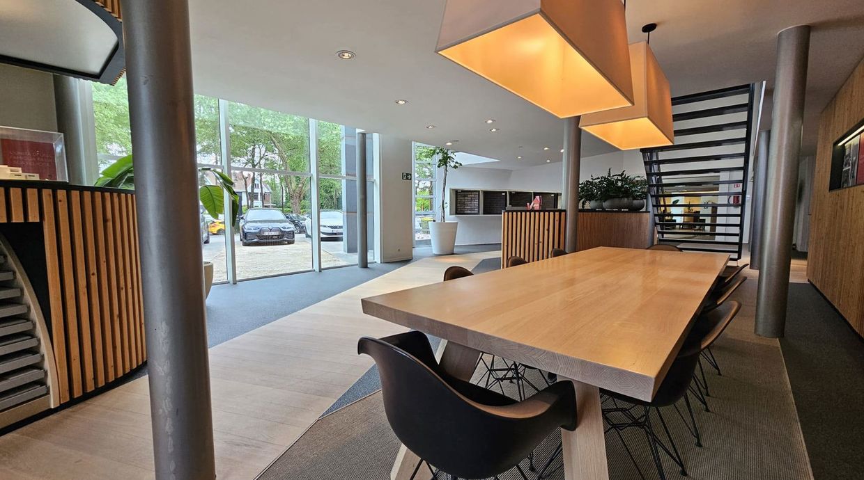 Kantoorgebouw te huur in Genk