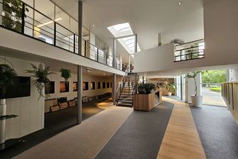 Kantoorgebouw te huur in Genk