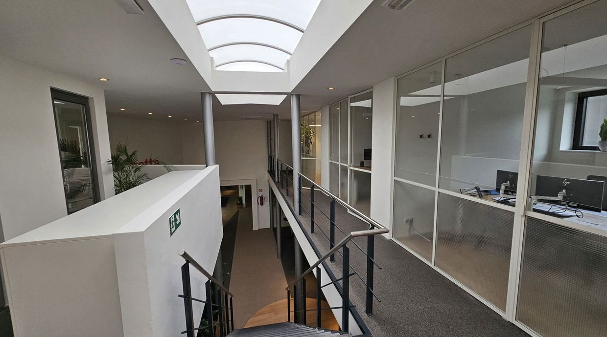 Kantoorgebouw te huur in Genk