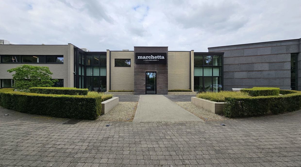 Kantoorgebouw te huur in Genk