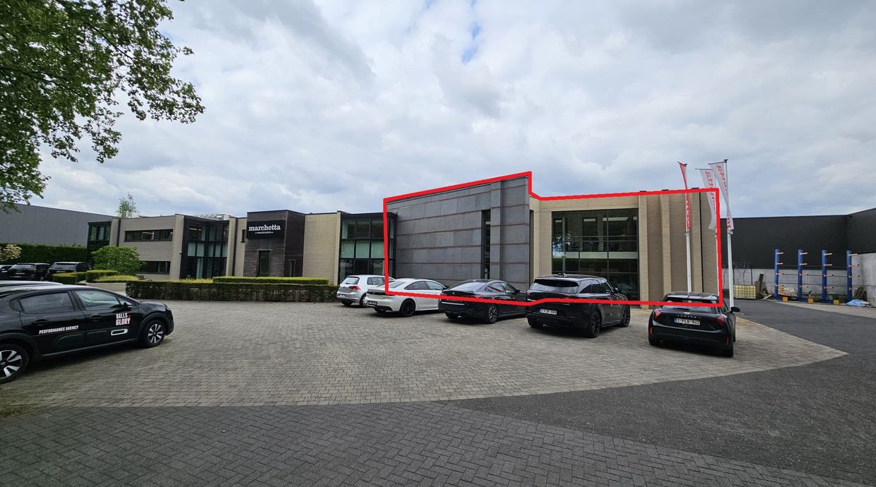 Kantoorgebouw te huur in Genk