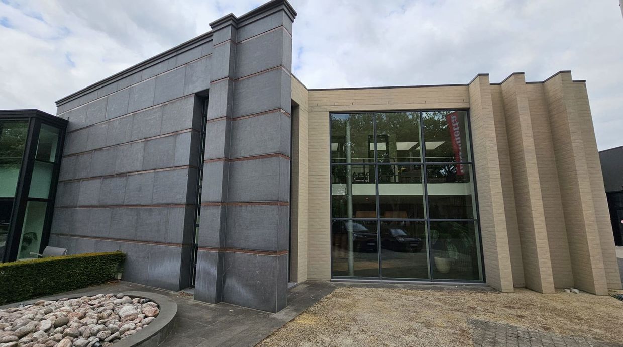 Kantoorgebouw te huur in Genk