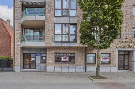 Kantoorgebouw te koop in Genk