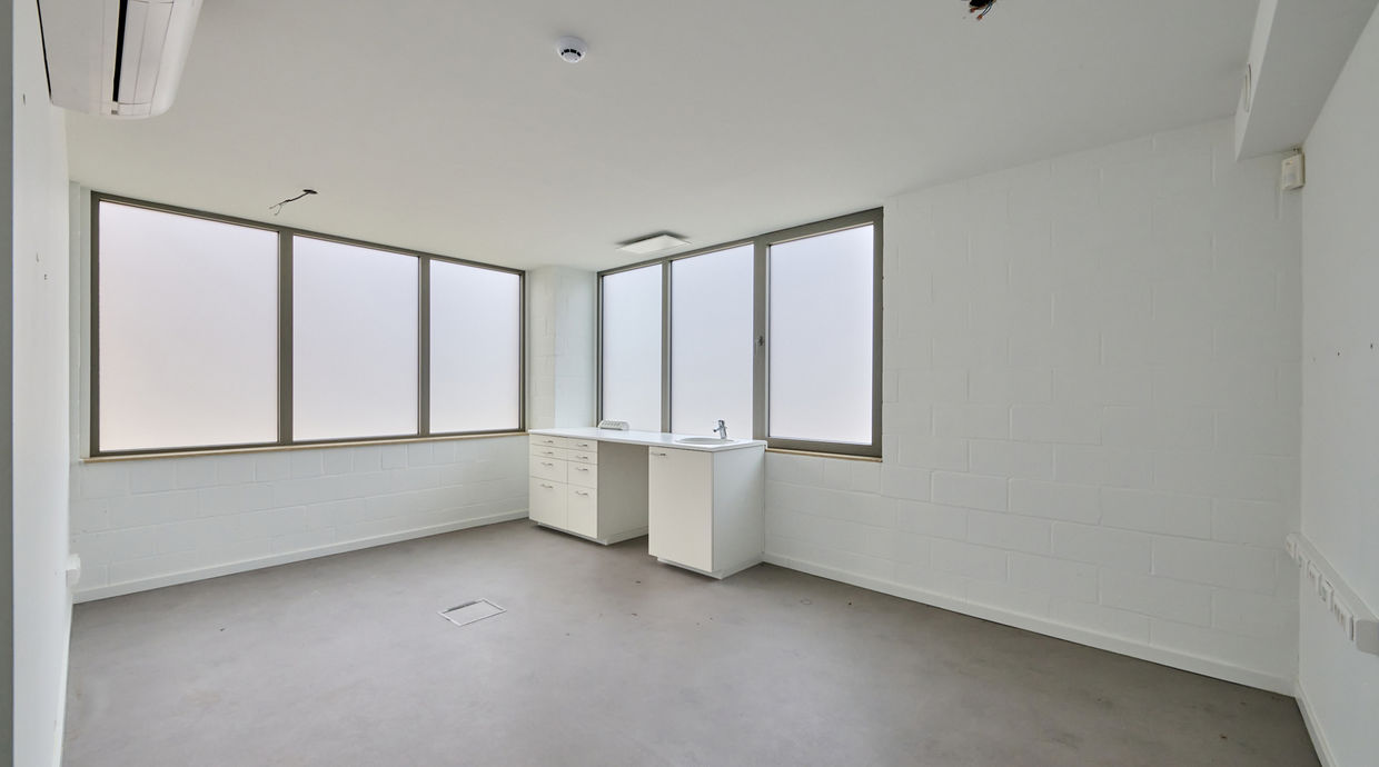 Kantoorgebouw te koop in Hasselt