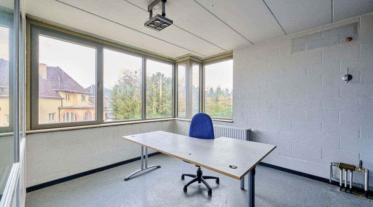 Kantoorgebouw te koop in Hasselt