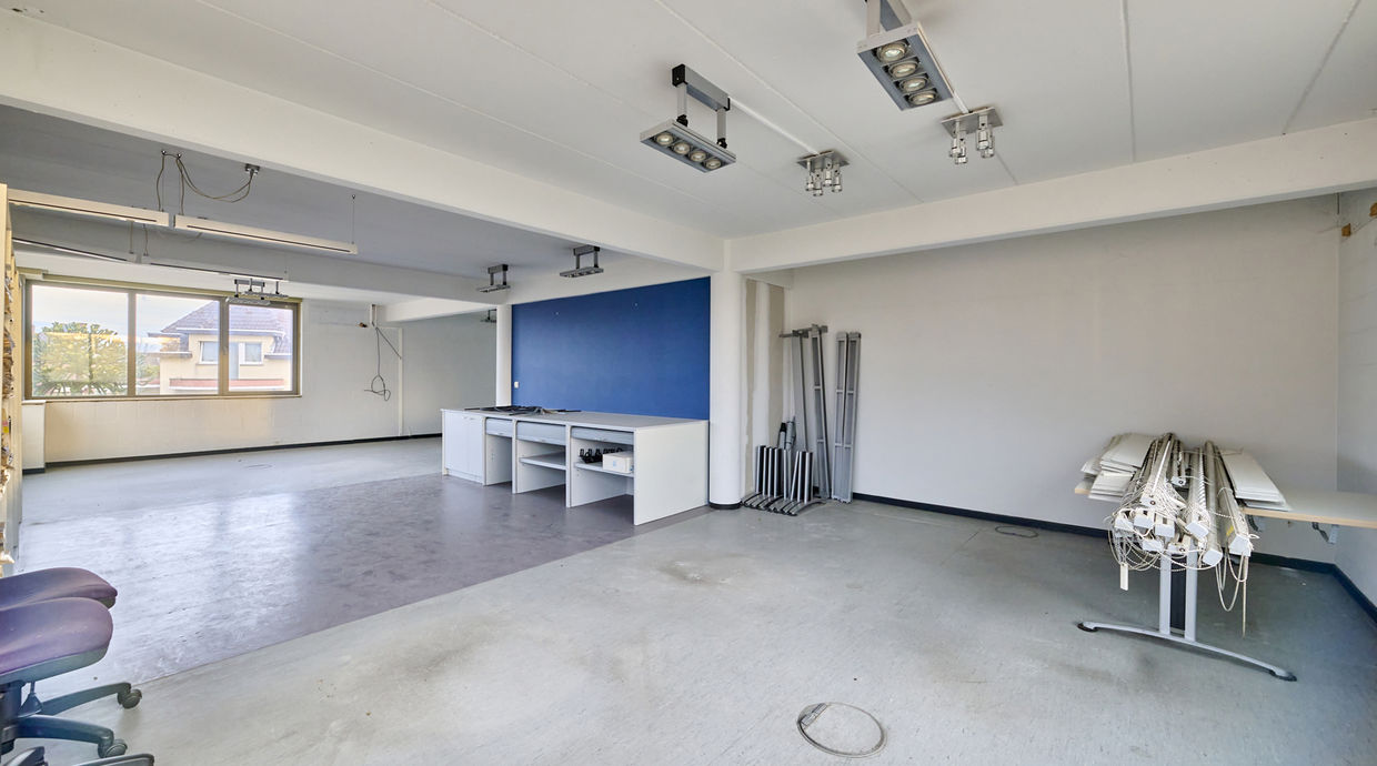 Kantoorgebouw te koop in Hasselt