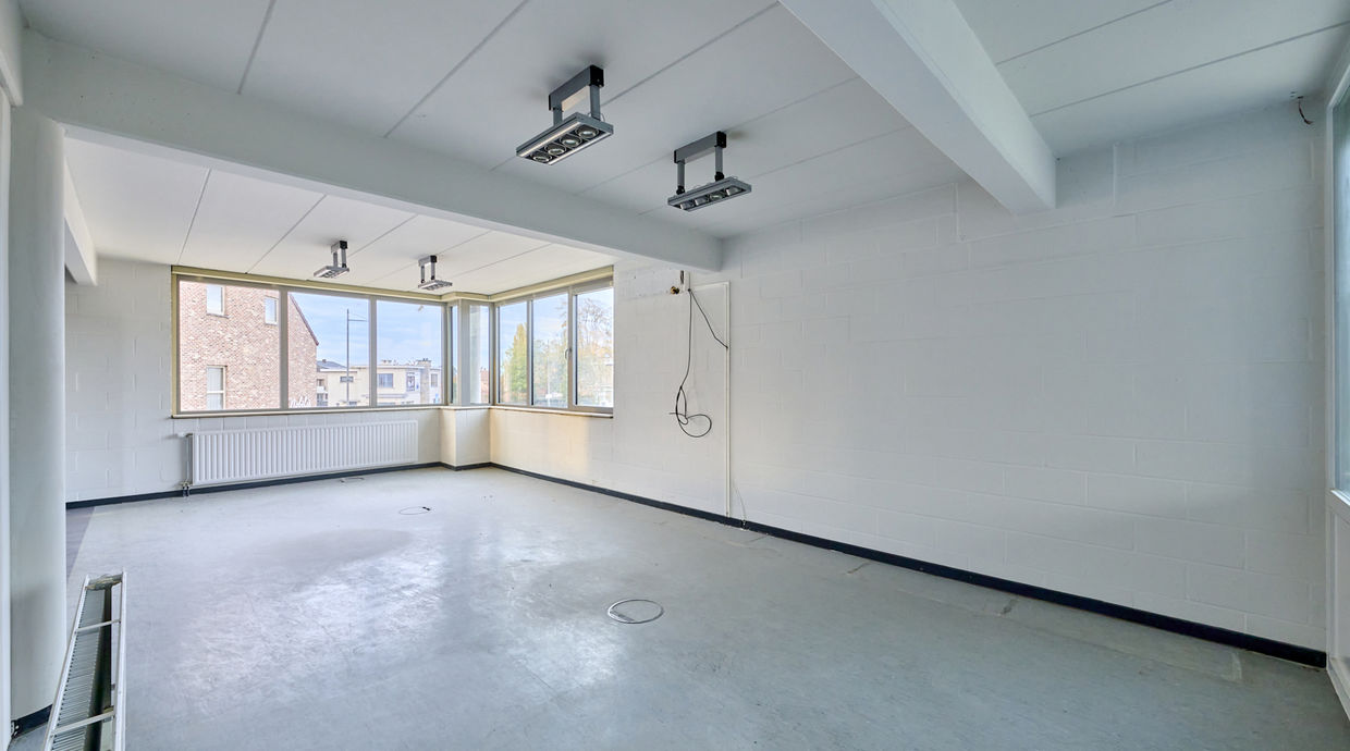 Kantoorgebouw te koop in Hasselt