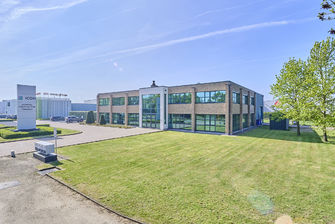 Kantoren & magazijn te koop in Beringen