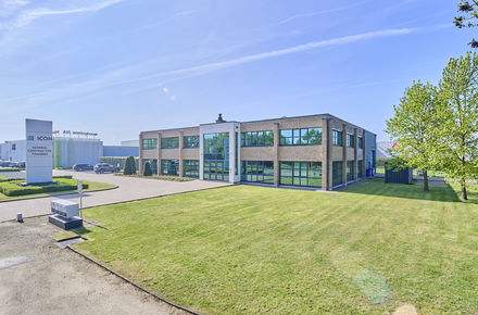 Kantoren & magazijn te koop in Beringen