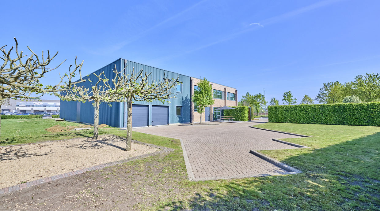 Kantoren & magazijn te koop in Beringen