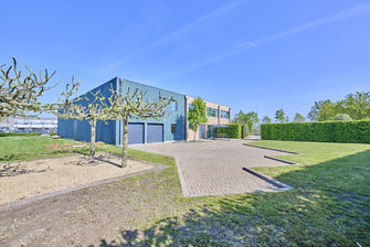 Kantoren & magazijn te koop in Beringen
