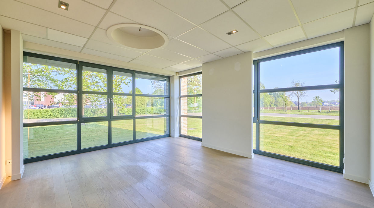 Kantoren & magazijn te koop in Beringen