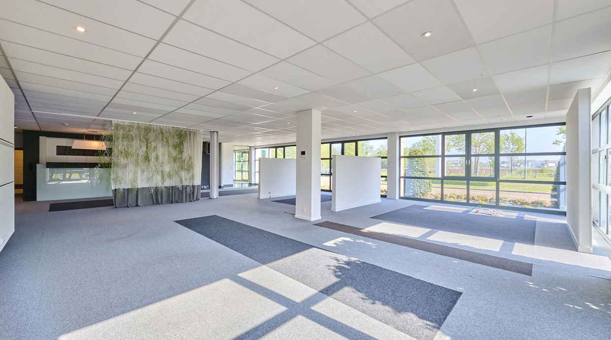 Kantoren & magazijn te koop in Beringen