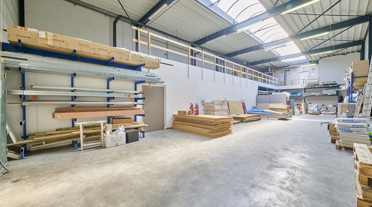 Kantoren & magazijn te koop in Beringen