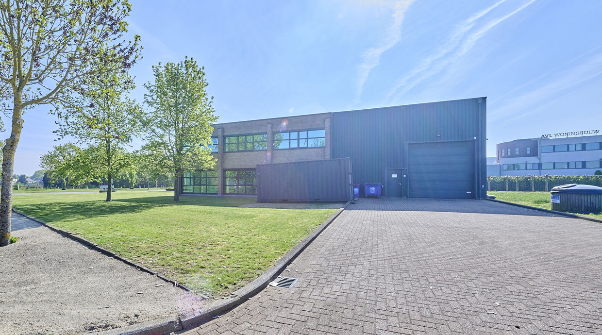 Kantoren & magazijn te koop in Beringen